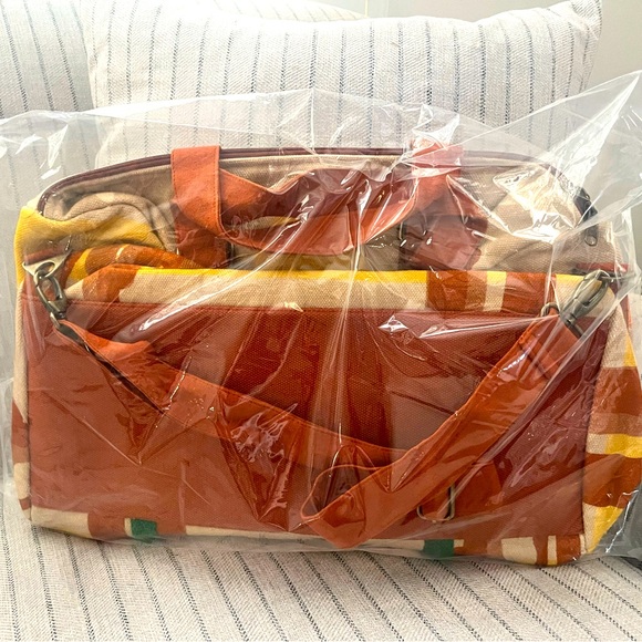 Last one 💚! Gorgeous desert duffle bag 😍🏜️! - Picture 6 of 6